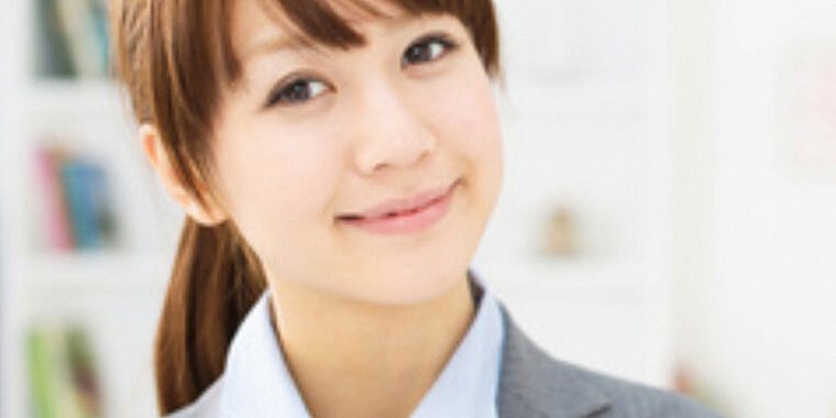 オフィスで働く女性